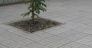 Качественная тротуарная плитка серого цвета в Ухте в октябре