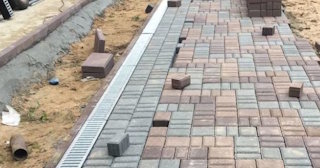 Профессиональная укладка плитки на улице в Ухте в октябре