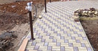 Укладка тротуарной плитки под ключ в Ухте в октябре
