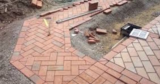 Укладка тротуарной плитки в Ухте в октябре