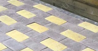 Укладка тротуарной плитки вокруг дома в Ухте - цены от 810 руб.