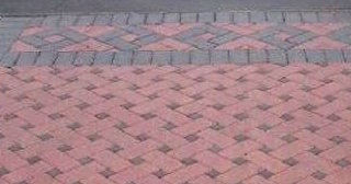 Укладка тротуарной плитки на старое бетонное основание в Ухте в октябре