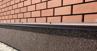 Облицовка цоколя керамогранитом в Ухте в октябре